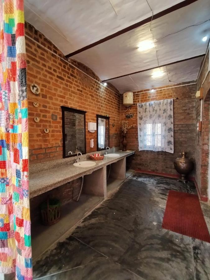 Naurang Yatri Niwas Hotel Garli Exterior photo