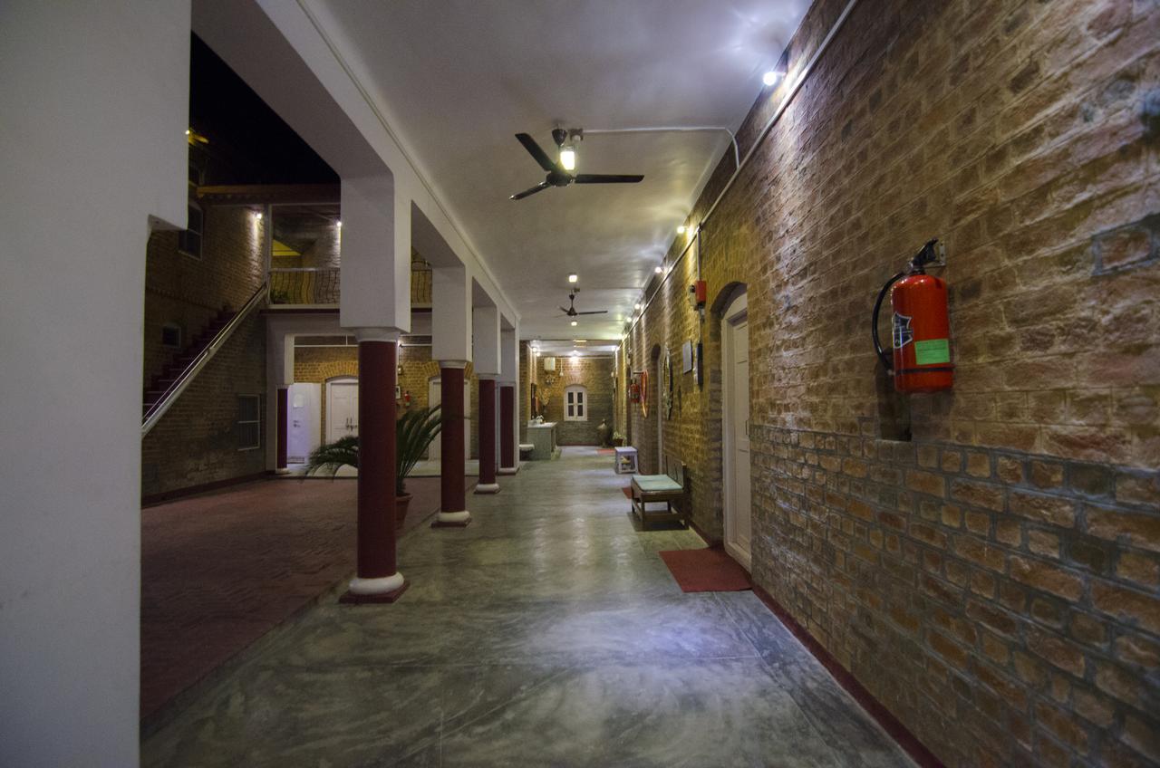 Naurang Yatri Niwas Hotel Garli Exterior photo