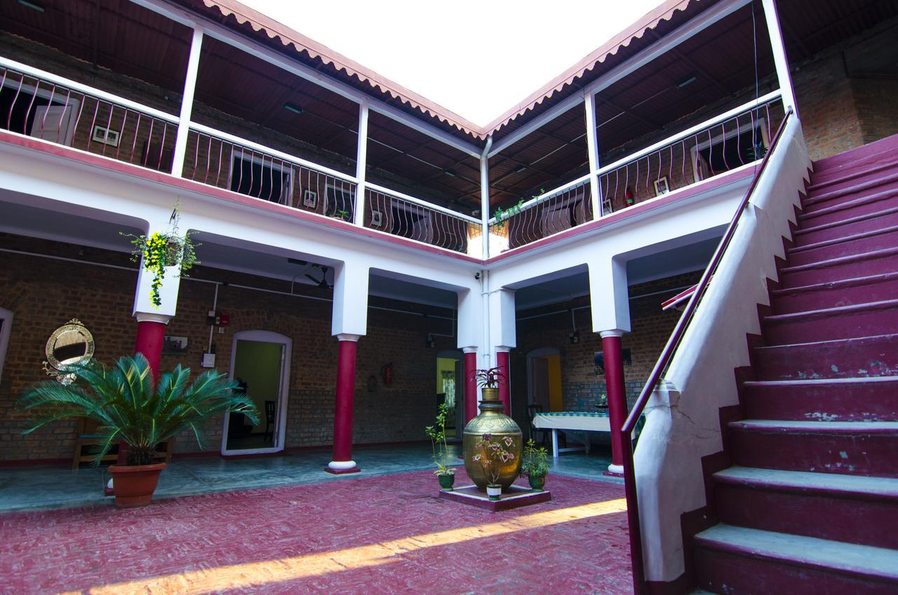 Naurang Yatri Niwas Hotel Garli Exterior photo